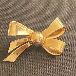 Gold Tone Bow Brooch